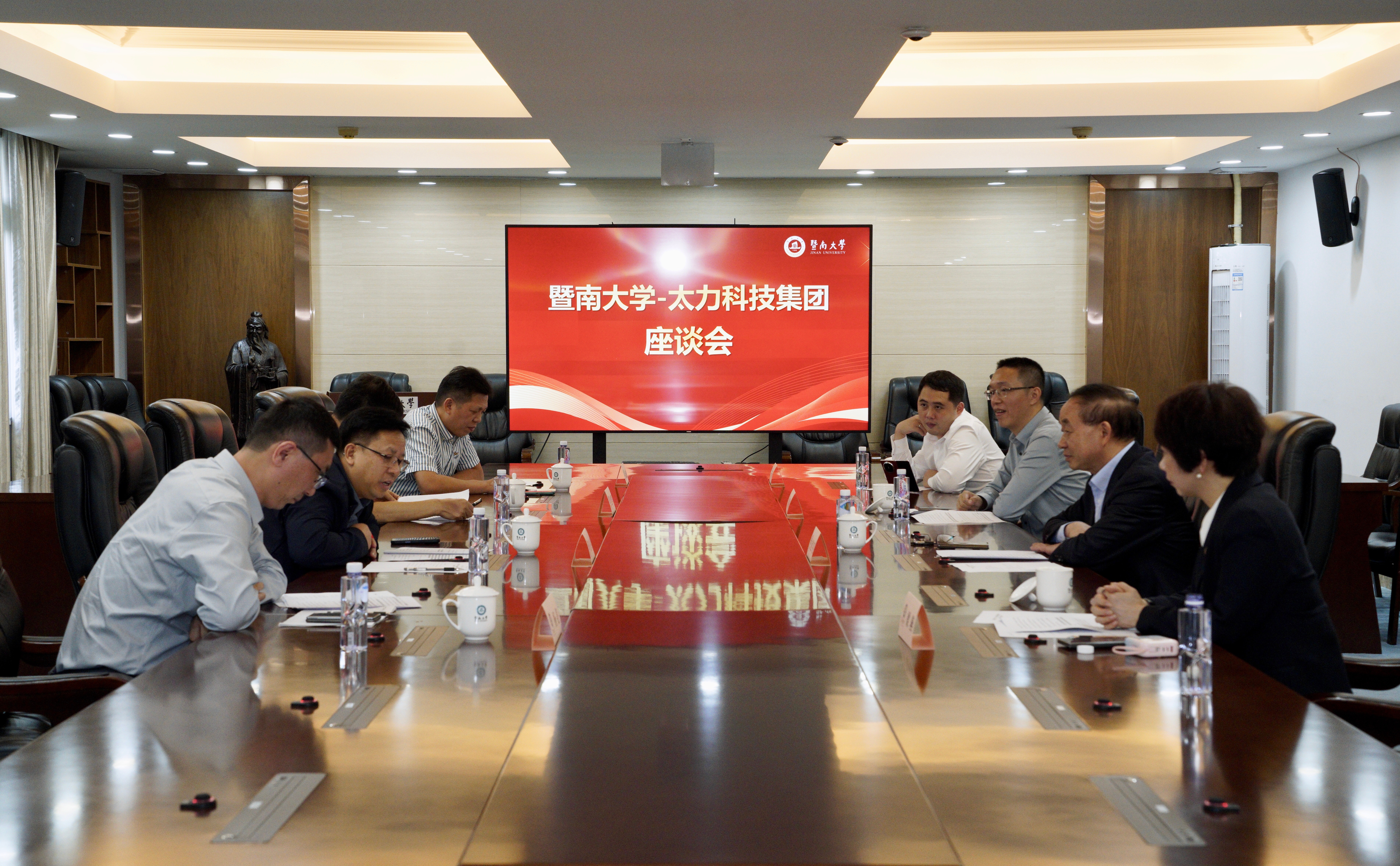 1764042702880238.jpg 1764042702880238.jpg